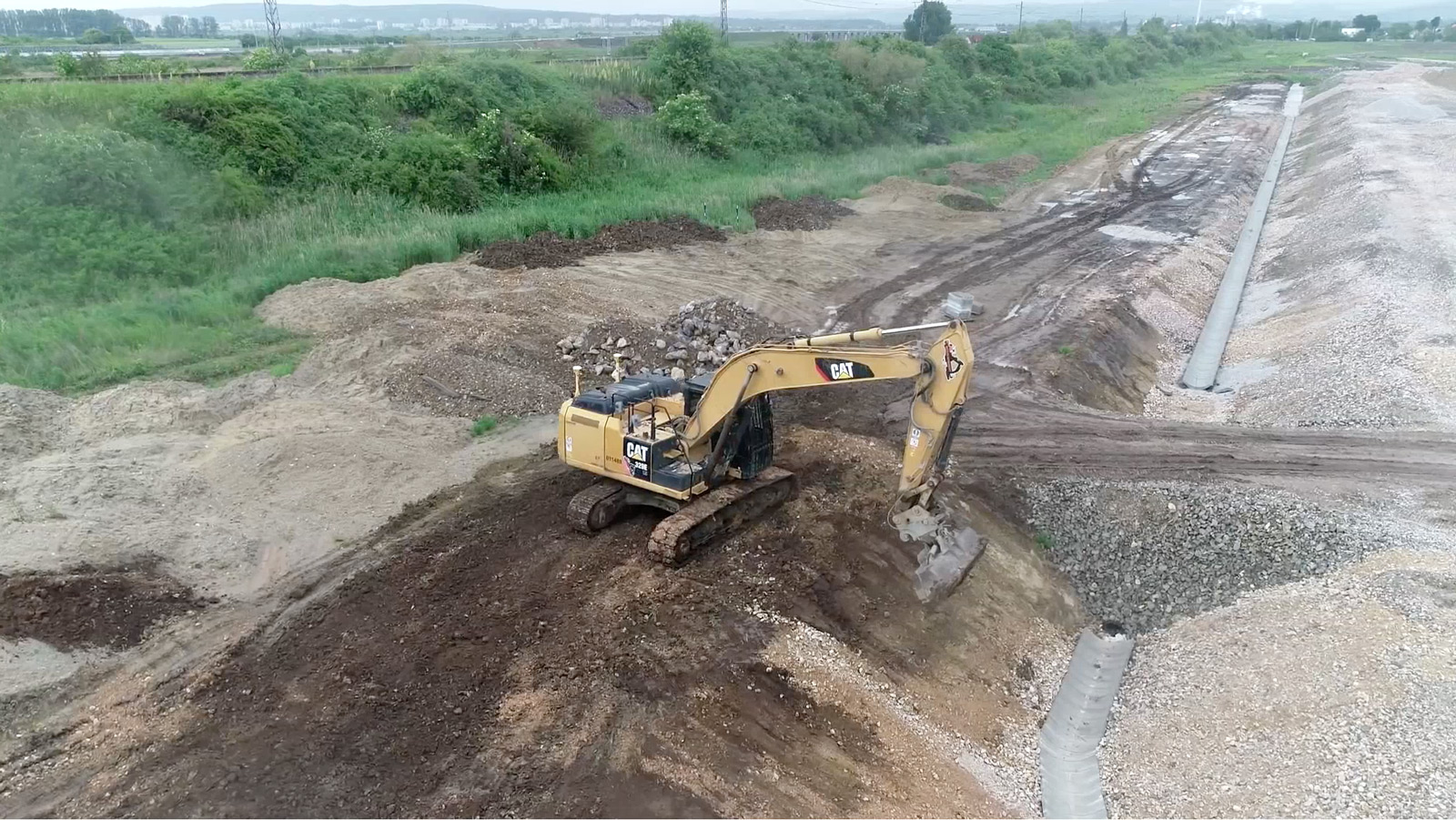 Výstavba-odvodňovacieho-kanálu-Valaliky-Industrial-Park-Volvo